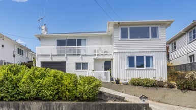 19 Pembroke Street, Tawa, Wellington - Carousel 1