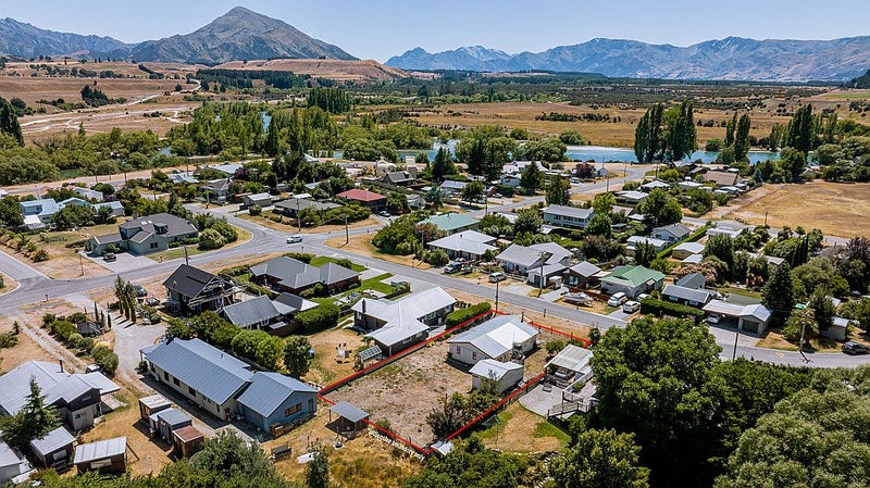 18 Arklow Street, Albert Town, Wanaka - Carousel 1