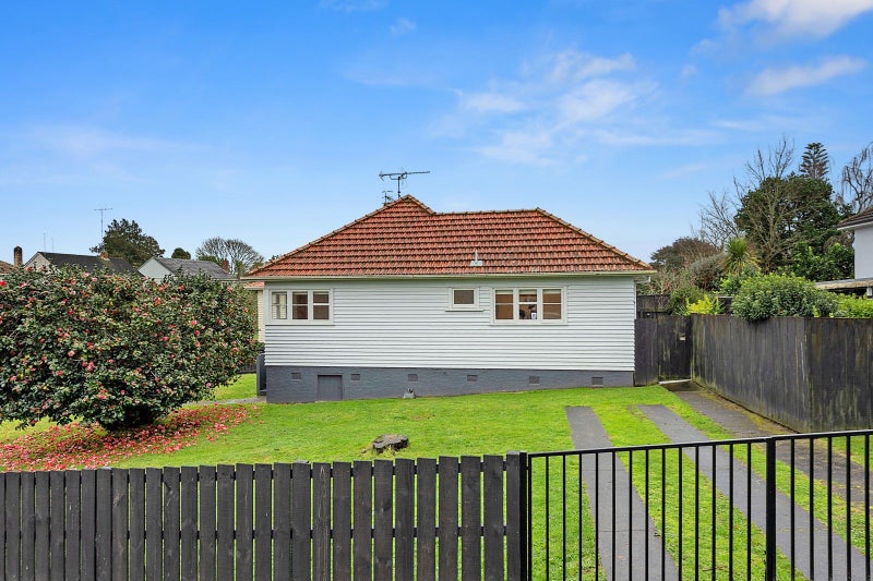 46 Plunket Terrace, Hamilton East, Hamilton - Carousel 21