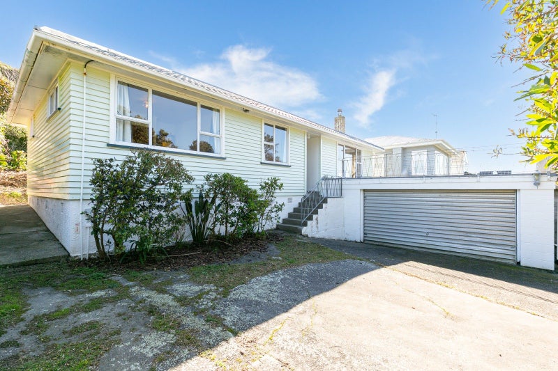 347 Main Road, Tawa, Wellington - Carousel 1