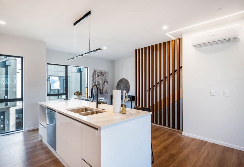 18 Mina Way, Browns Bay, Auckland - Carousel 2