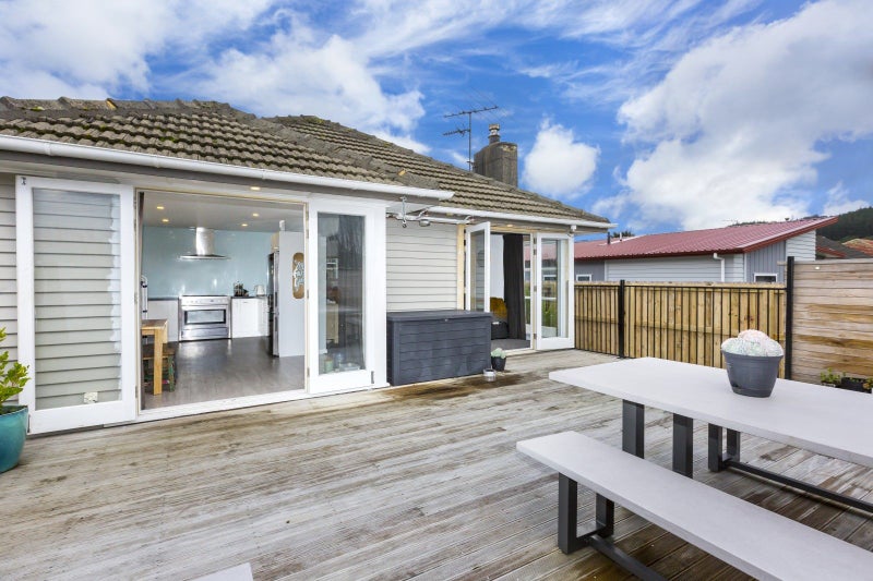 16 Robertson Street, Elderslea, Upper Hutt - Carousel 1