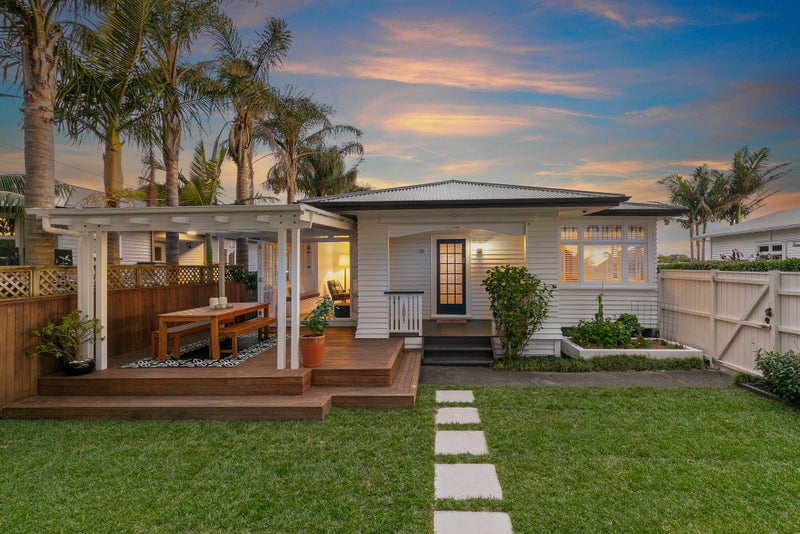 16 Alberta Street, Point Chevalier, Auckland - Carousel 1