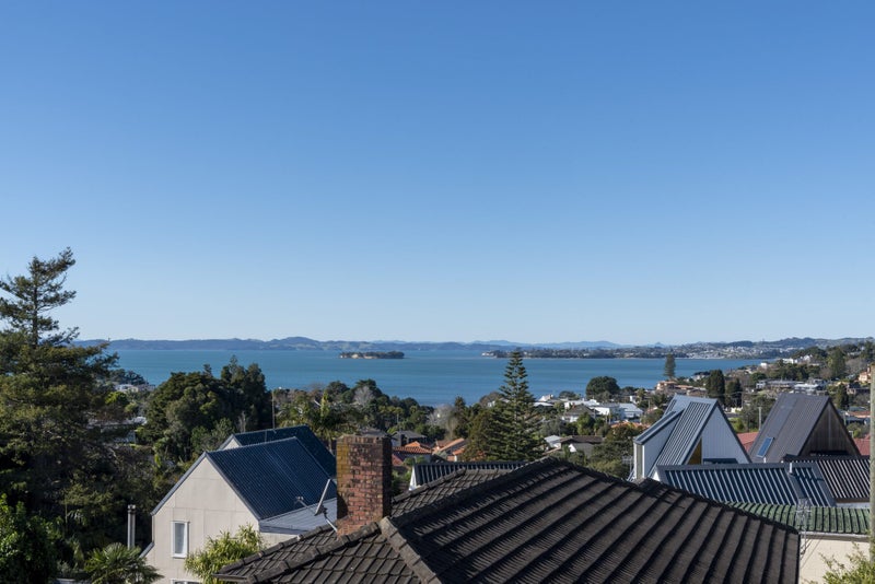 1E/12 Selwyn Road, Howick, Auckland - Carousel 1