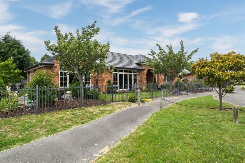 10 Meeking Place, Aidanfield, Christchurch - Carousel 1
