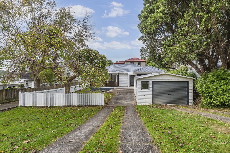 44 The Drive, Tawa, Wellington - Carousel 19