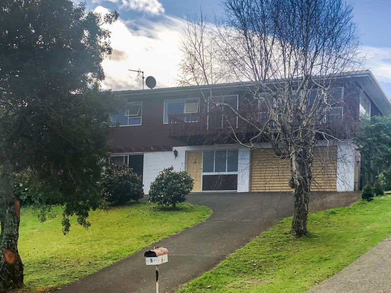 5 Busbridge Place, Hillcrest, Auckland - Carousel 2