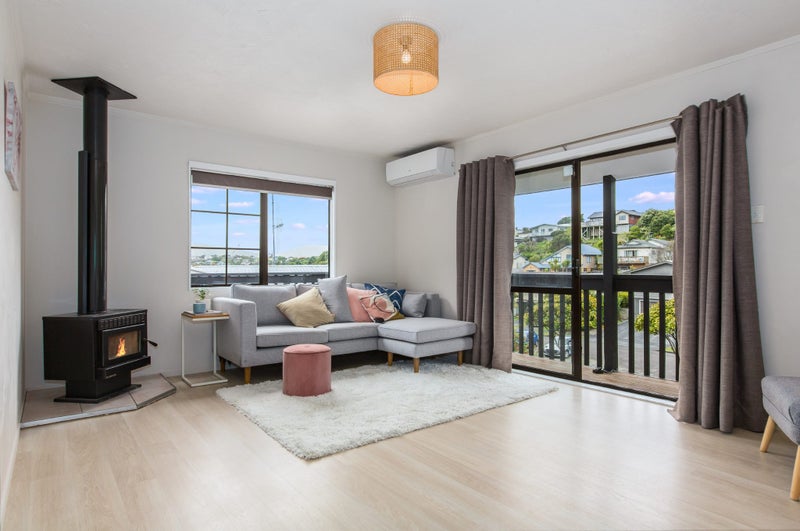 64 Albatross Close, Whitby, Porirua - Carousel 2