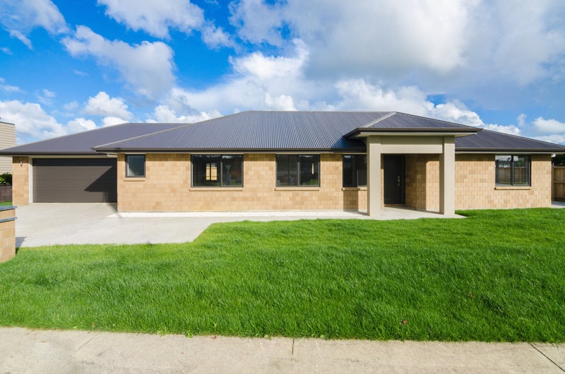 10A Maple Lane, Huapai, Kumeu - Carousel 1