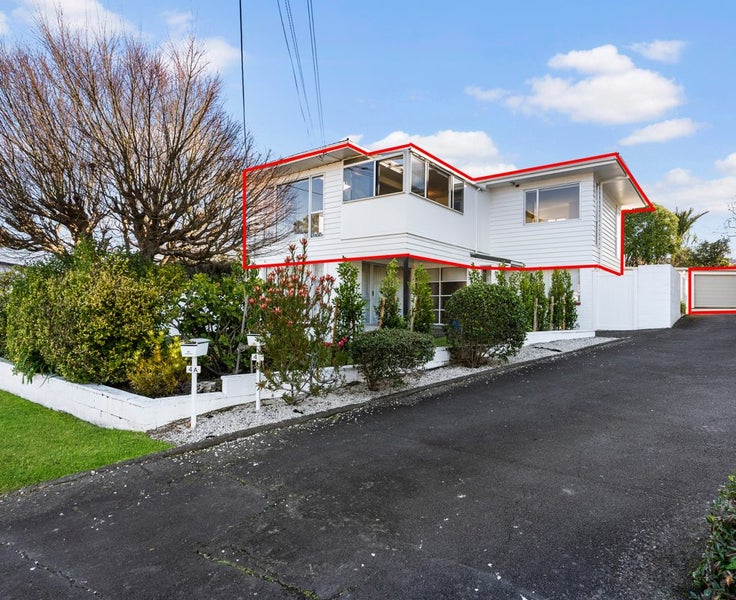 2/4 Bruce Street, Northcote Point, Auckland - Carousel 1