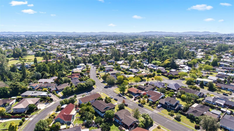 34 Chedworth Avenue, Chedworth, Hamilton - Carousel 24