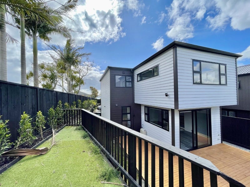 9/90 Picasso Drive, West Harbour, Auckland - Carousel 2