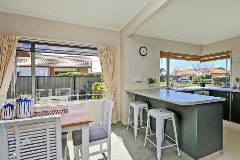 2 Addington Place, Taradale, Napier - Carousel 2
