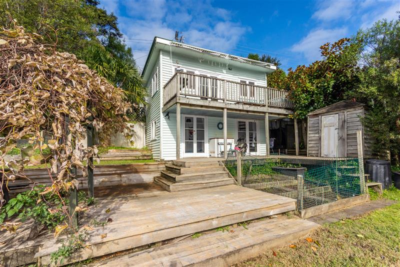 8 Dorothy Road, Laingholm, Auckland - Carousel 1