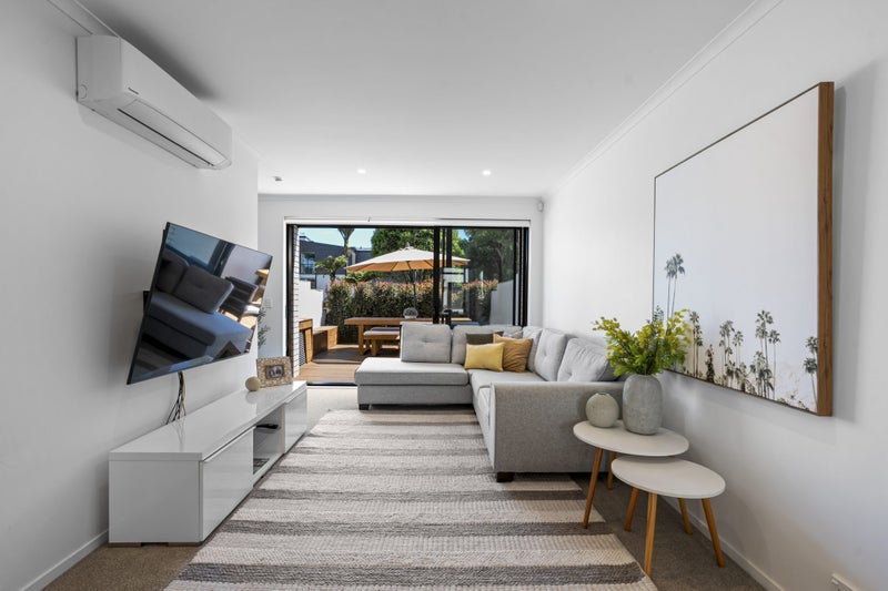 9 Manahi Lane, Panmure, Auckland - Carousel 2