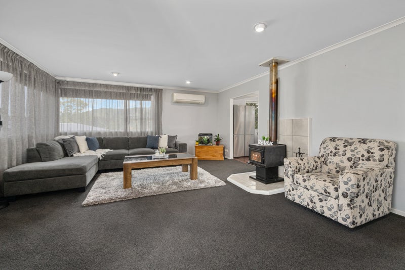 41 Aniseed Grove, Timberlea, Upper Hutt - Carousel 1