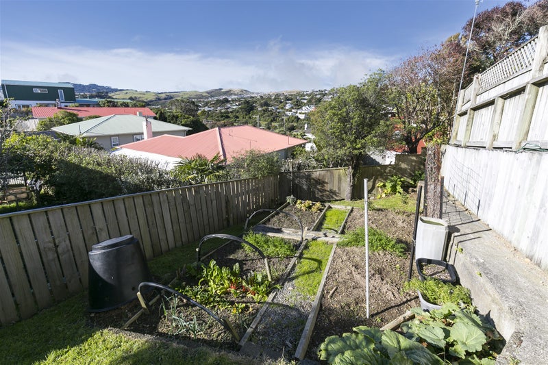 6 Hawtrey Terrace, Johnsonville, Wellington - Carousel 19