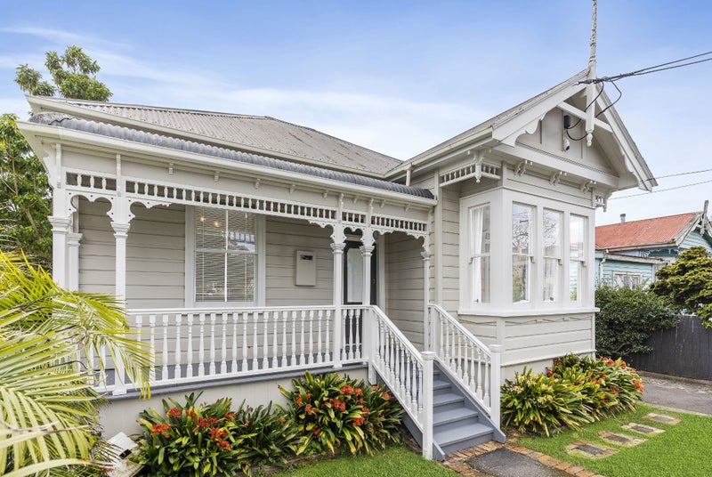 4 Edenvale Crescent, Mount Eden, Auckland - Carousel 1