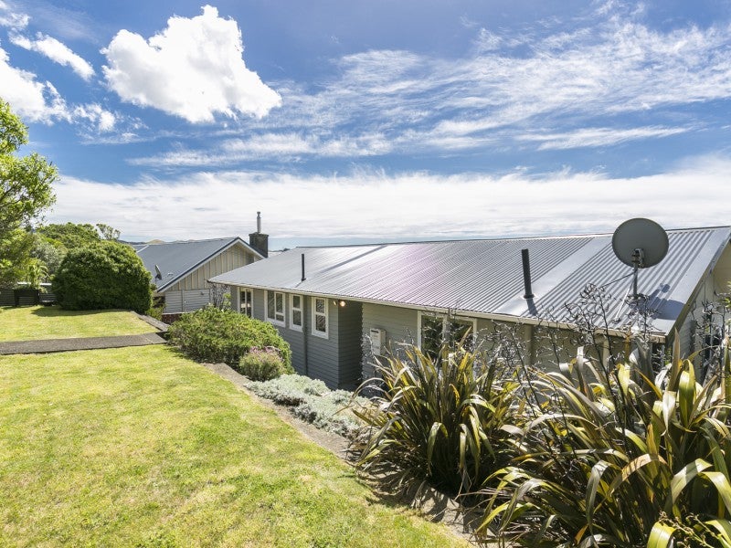 15 Paparangi Crescent, Paparangi, Wellington - Carousel 2