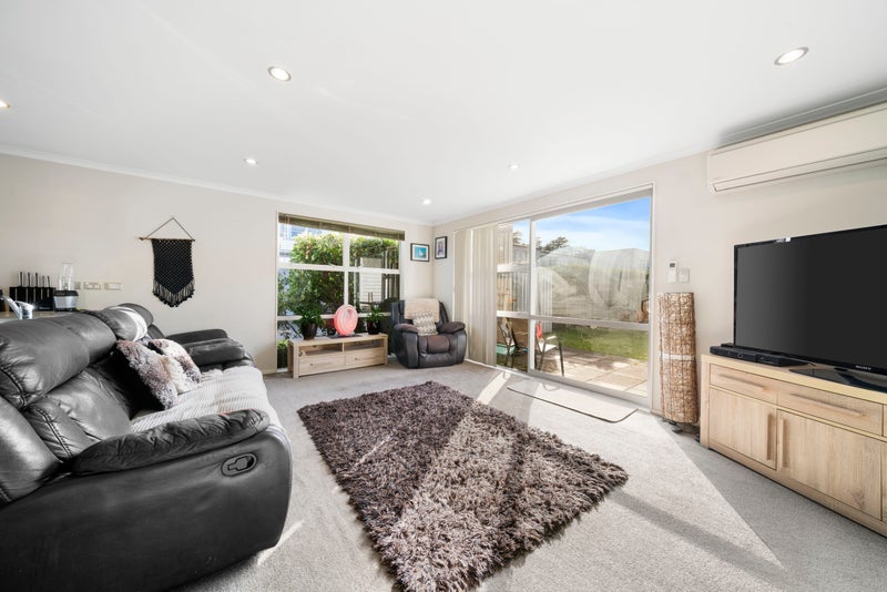 49 Kauri Drive, Takanini, Auckland - Carousel 2