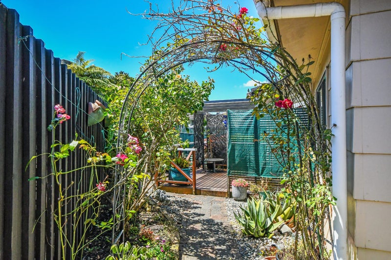 2/9 Settlement Road, Papakura, Auckland - Carousel 14