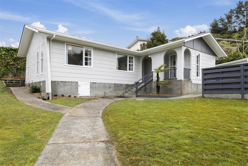 45 Park Road, Belmont, Lower Hutt - Carousel 1