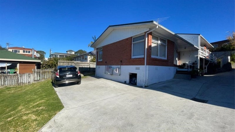 12C Dawn Place, Te Atatū South, Auckland - Carousel 1