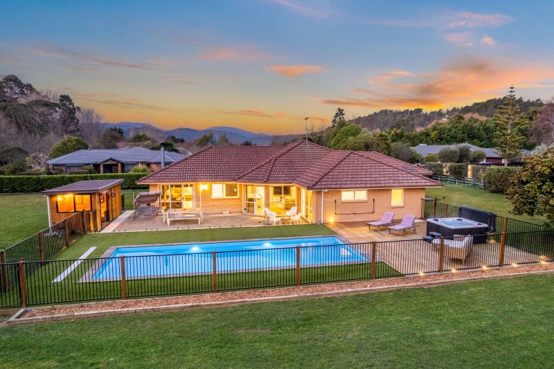 101 Emerald Hill Drive, Birchville, Upper Hutt - Carousel 1