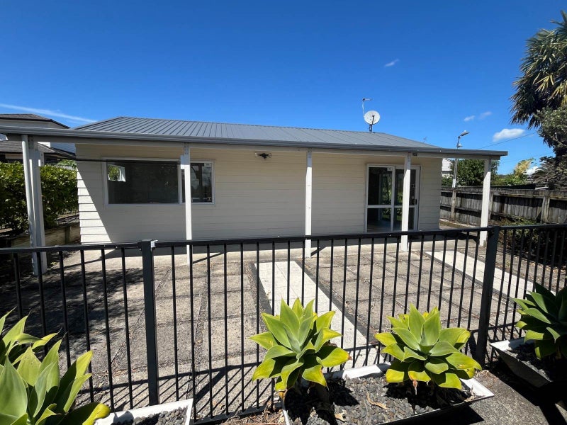 13 Barnfield Place, Glendene, Auckland - Carousel 1