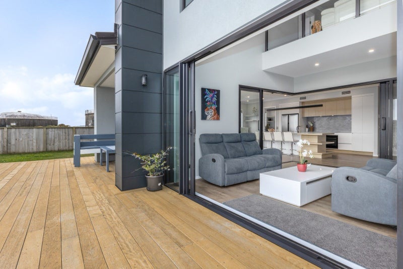 4 Rotorua Grove, Aotea, Porirua - Carousel 2