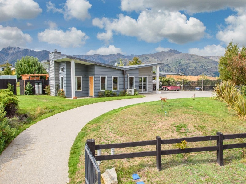 7 Ellie Place, Wanaka - Carousel 1
