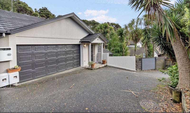 1/114 Seaview Road, Glenfield, Auckland - Carousel 1
