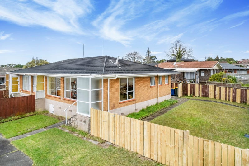 1/39 Blacklock Avenue, Henderson, Auckland - Carousel 1