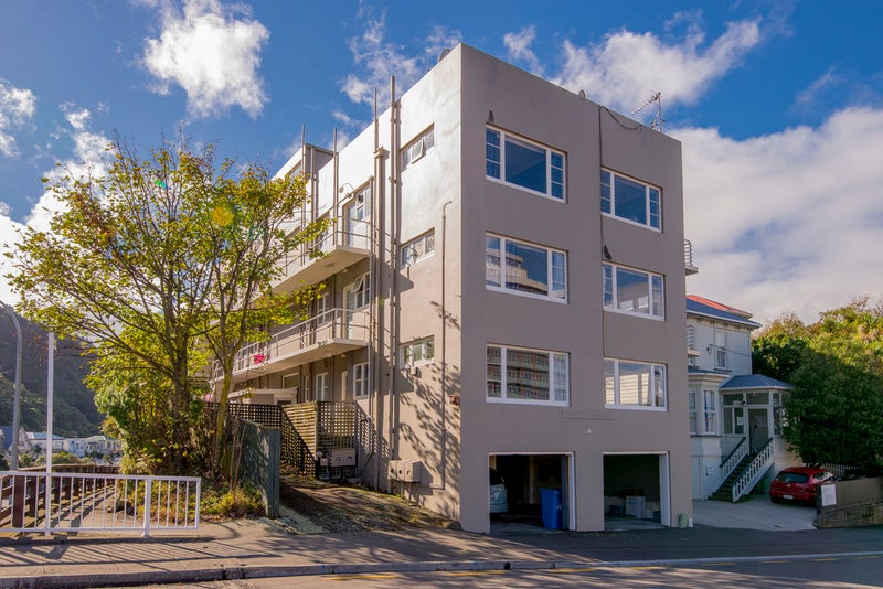 2/68 Hill Street, Thorndon, Wellington - Carousel 2