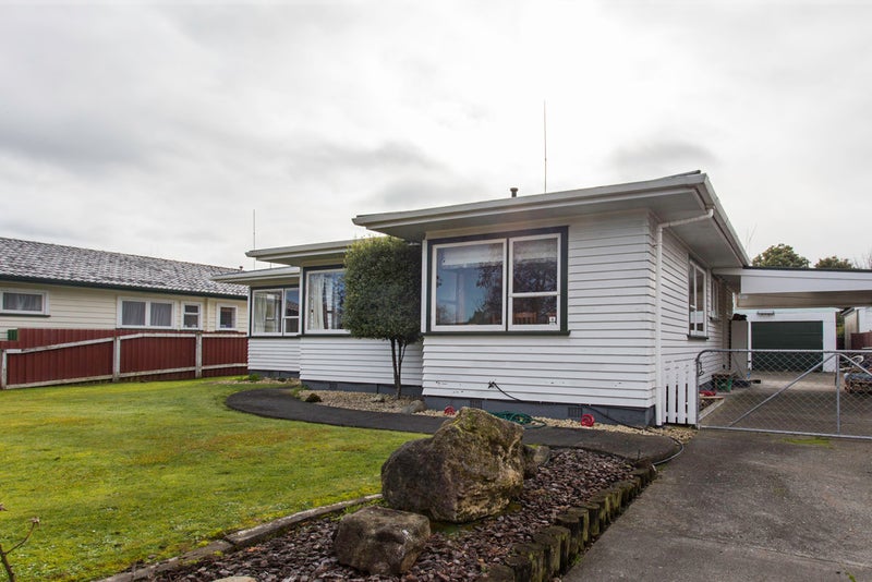 11 Aspiring Avenue, Milson, Palmerston North - Carousel 1