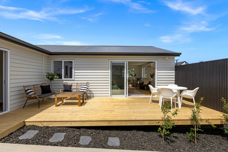 15A Hamurana Place, Te Atatu Peninsula, Auckland - Carousel 2