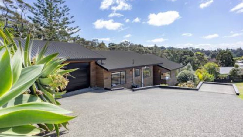 187A Godley Road, Titirangi, Auckland - Carousel 1