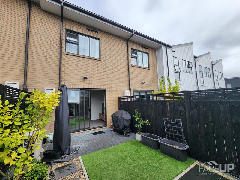 20 Manarini Road, Westgate, Auckland - Carousel 12