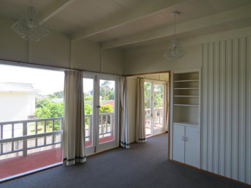 1/14 Burns Street, Westown, New Plymouth - Carousel 1