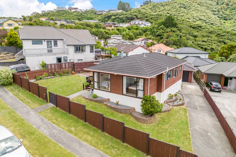 2 Opurere Grove, Tirohanga, Lower Hutt - Carousel 1