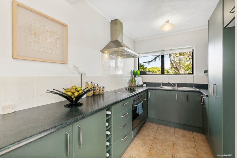 1/24 Beaumaris Way, Conifer Grove, Takanini - Carousel 2