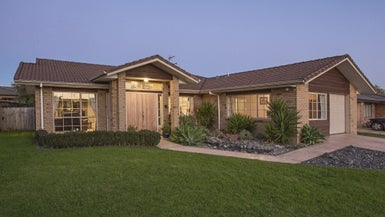 37 Huntington Drive, Huntington Park, Auckland - Carousel 1