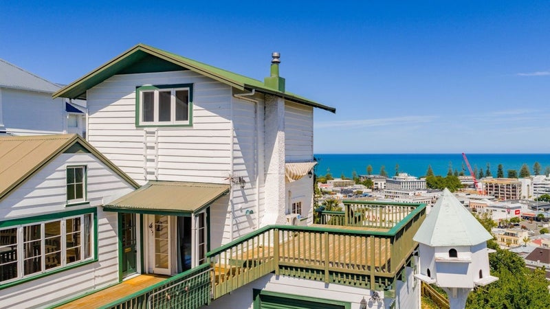 42 Cameron Road, Bluff Hill, Napier - Carousel 1