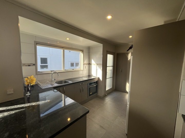 2/5 Erson Avenue, Royal Oak, Auckland - Carousel 2