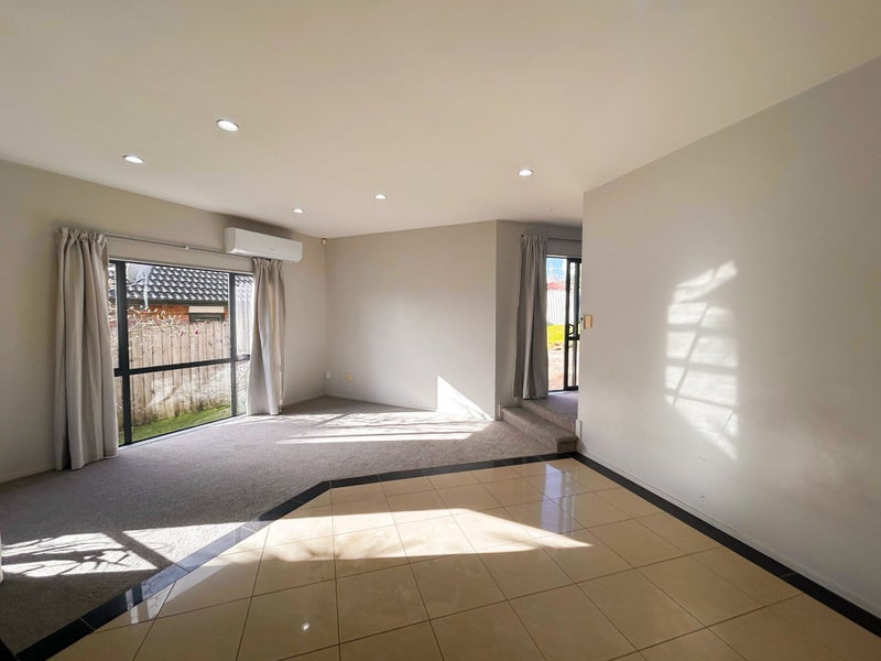 5 Holsten Place, Massey, Auckland - Carousel 2