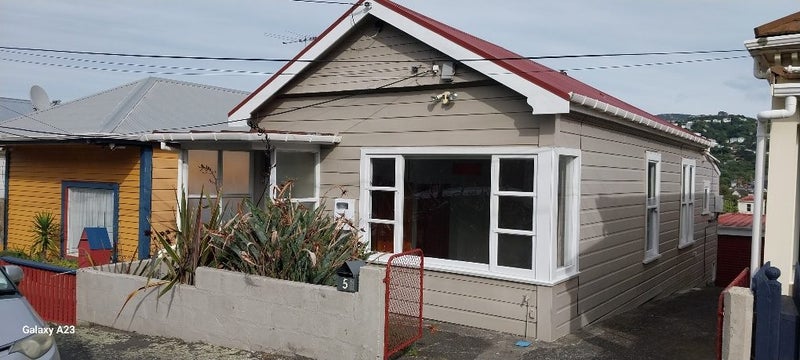 5 Herald Terrace, Berhampore, Wellington - Carousel 1