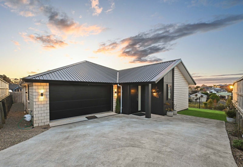 24 Te Tiireke Drive, Fitzroy, Hamilton - Carousel 1