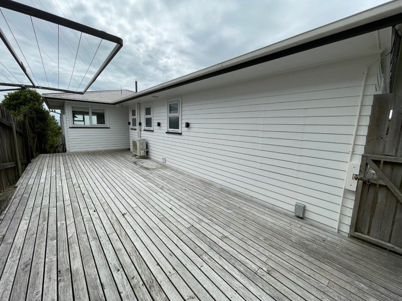 28 Brooker Grove, Newlands, Wellington - Carousel 22