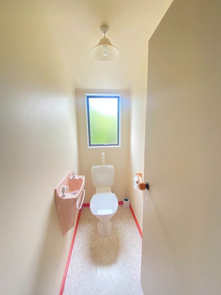 2/24 Castleford Street, Green Bay, Auckland - Carousel 12