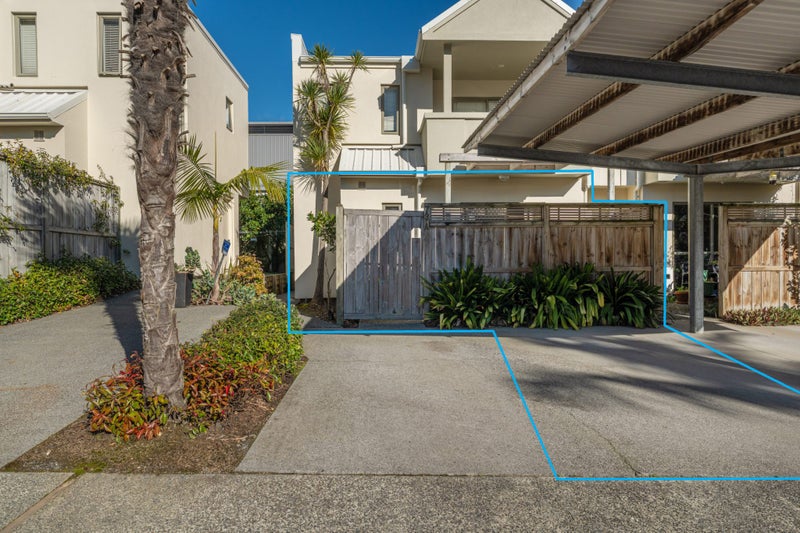 73A/21 Hunters Park Drive, Three Kings, Auckland - Carousel 2